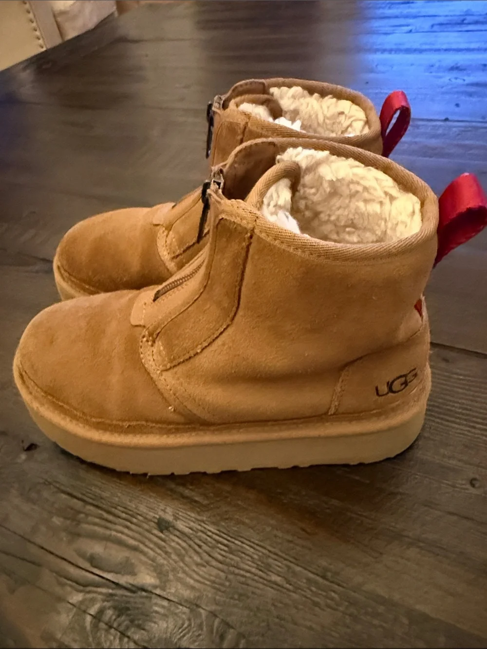 UGG Kids Chestnut Suede Zip-Up Shearling platform Boots with Red Pull Tab